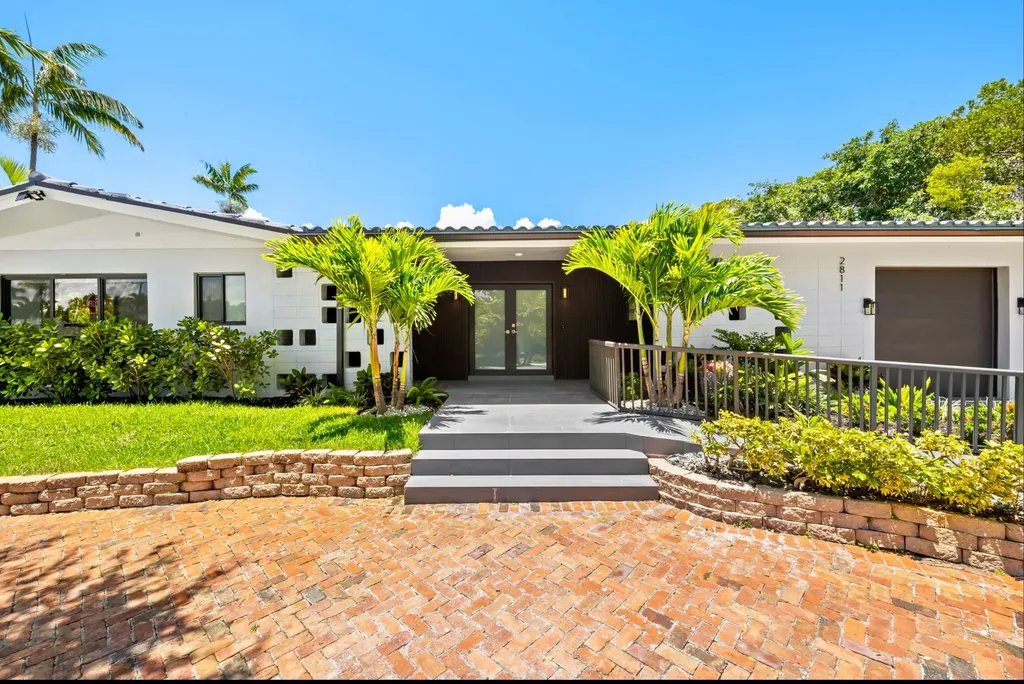2811 NE 53rd Court Lighthouse Point FL 33064