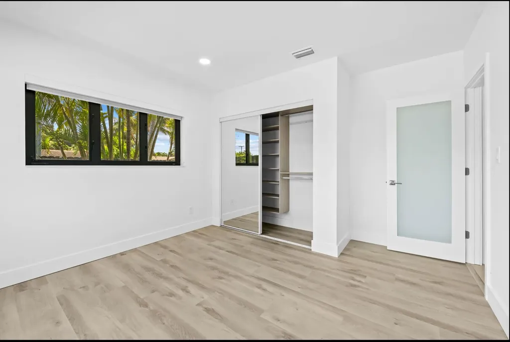 2811 NE 53rd Court Lighthouse Point FL 33064