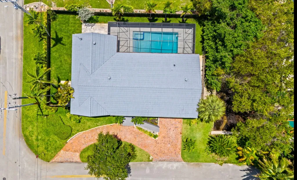 2811 NE 53rd Court Lighthouse Point FL 33064