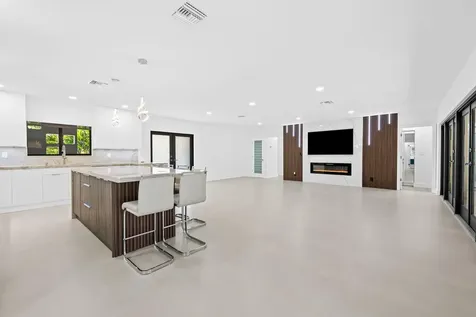 2811 NE 53rd Court Lighthouse Point FL 33064
