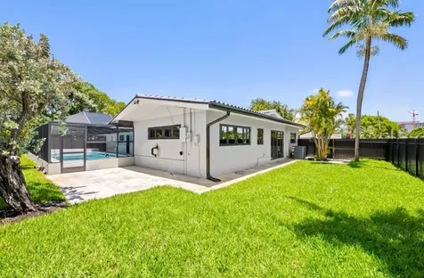 2811 NE 53rd Court Lighthouse Point FL 33064
