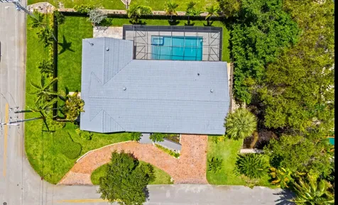 2811 NE 53rd Court Lighthouse Point FL 33064