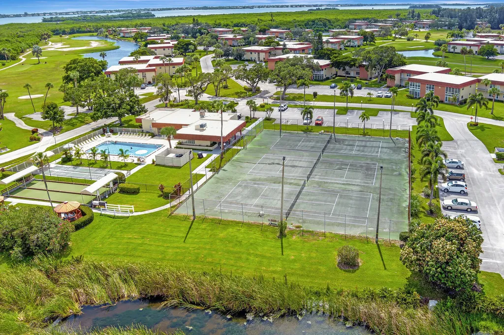 98 Spring Lake Drive Vero Beach FL 32962