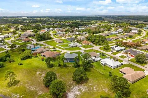 5847 NW Gillespie Avenue Port St Lucie FL 34986