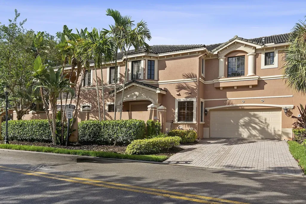 2742 Kinsington Circle Weston FL 33332