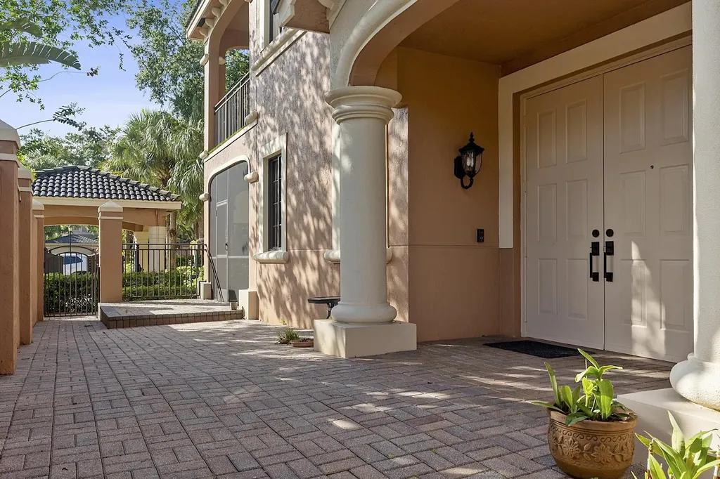 2742 Kinsington Circle Weston FL 33332