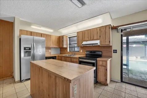 4240 NW 74th Avenue Lauderhill FL 33319