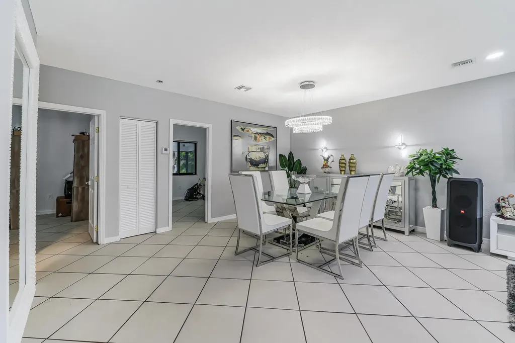 2000 SW 28th Avenue Fort Lauderdale FL 33312