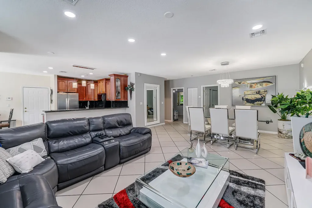 2000 SW 28th Avenue Fort Lauderdale FL 33312