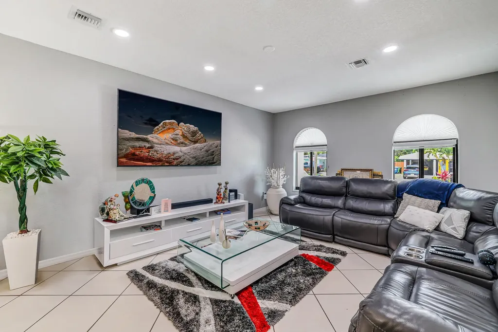 2000 SW 28th Avenue Fort Lauderdale FL 33312