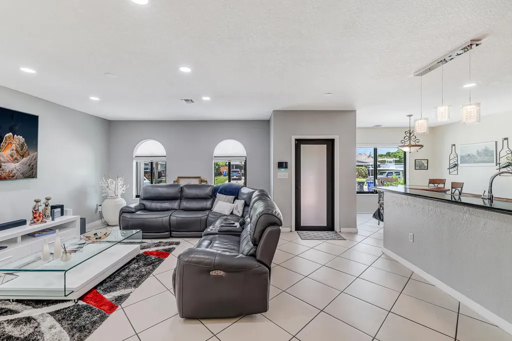 2000 SW 28th Avenue Fort Lauderdale FL 33312