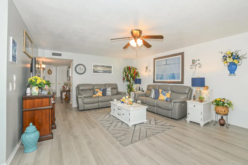 18 Lake Vista Trail Port St Lucie FL 34952