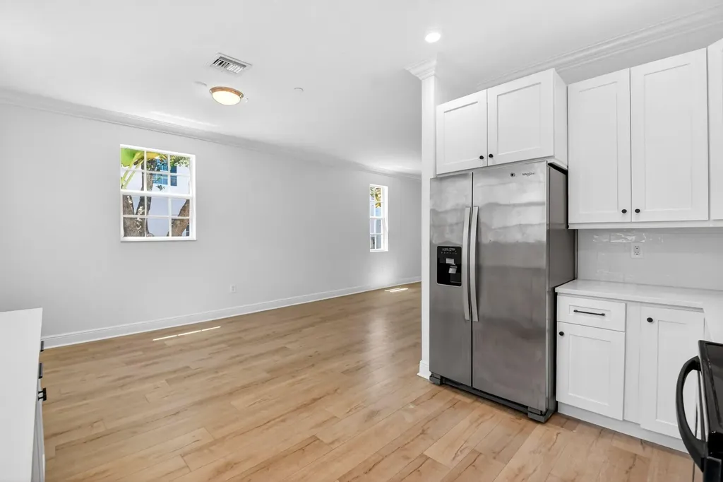2502 N Dixie Highway Lake Worth Beach FL 33460