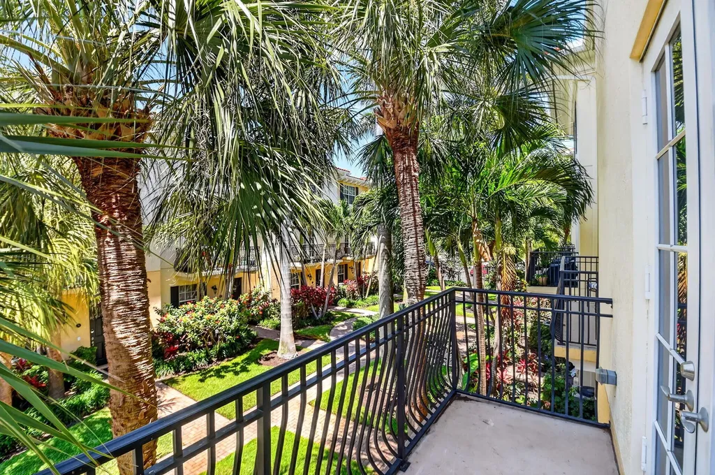 2502 N Dixie Highway Lake Worth Beach FL 33460