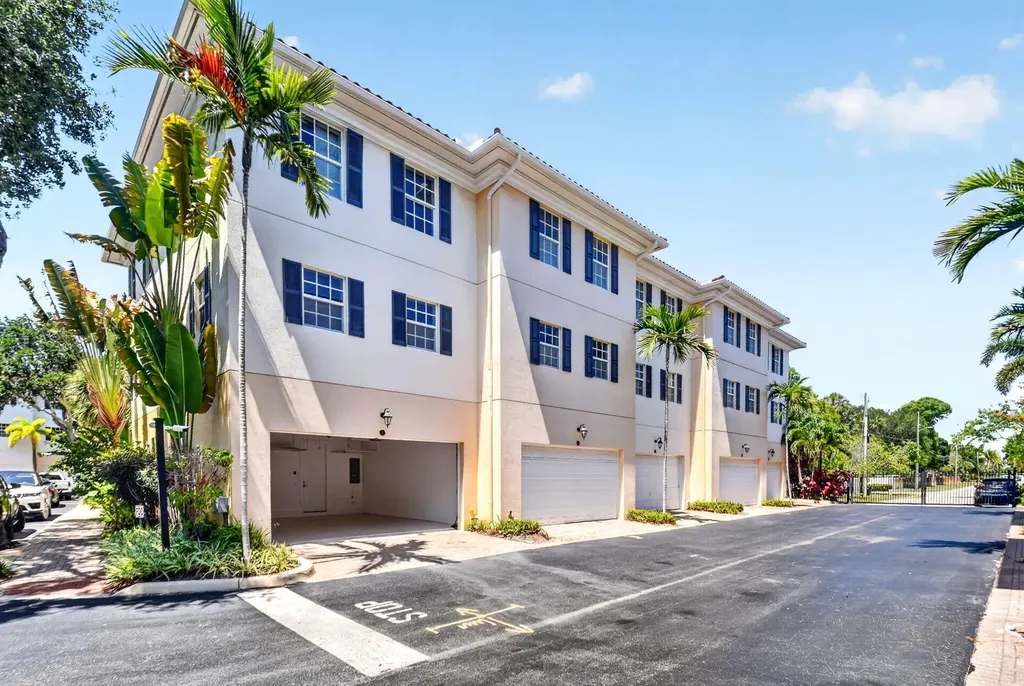 2502 N Dixie Highway Lake Worth Beach FL 33460