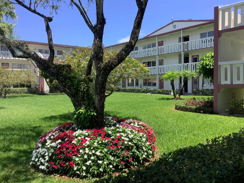 560 Fanshaw Boca Raton FL 33434