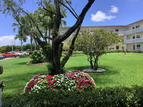 560 Fanshaw Boca Raton FL 33434