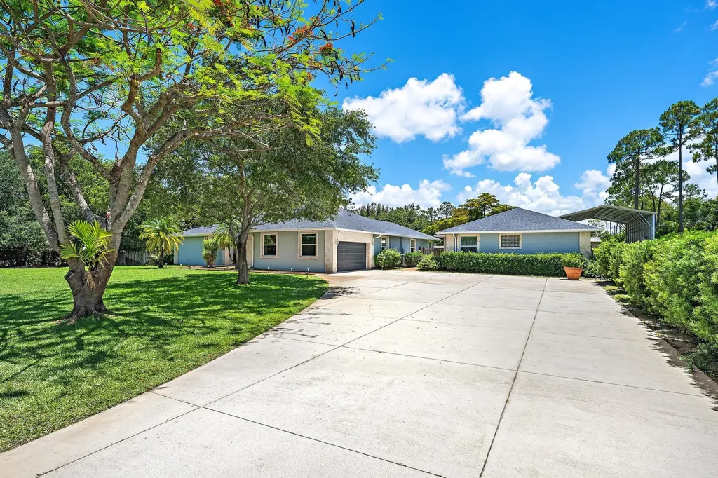 13928 N 82nd Lane Lane N The Acreage FL 33412