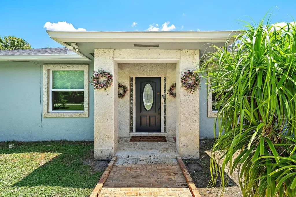 13928 N 82nd Lane Lane N The Acreage FL 33412