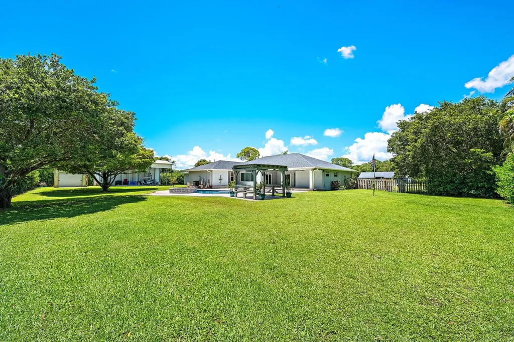 13928 N 82nd Lane Lane N The Acreage FL 33412