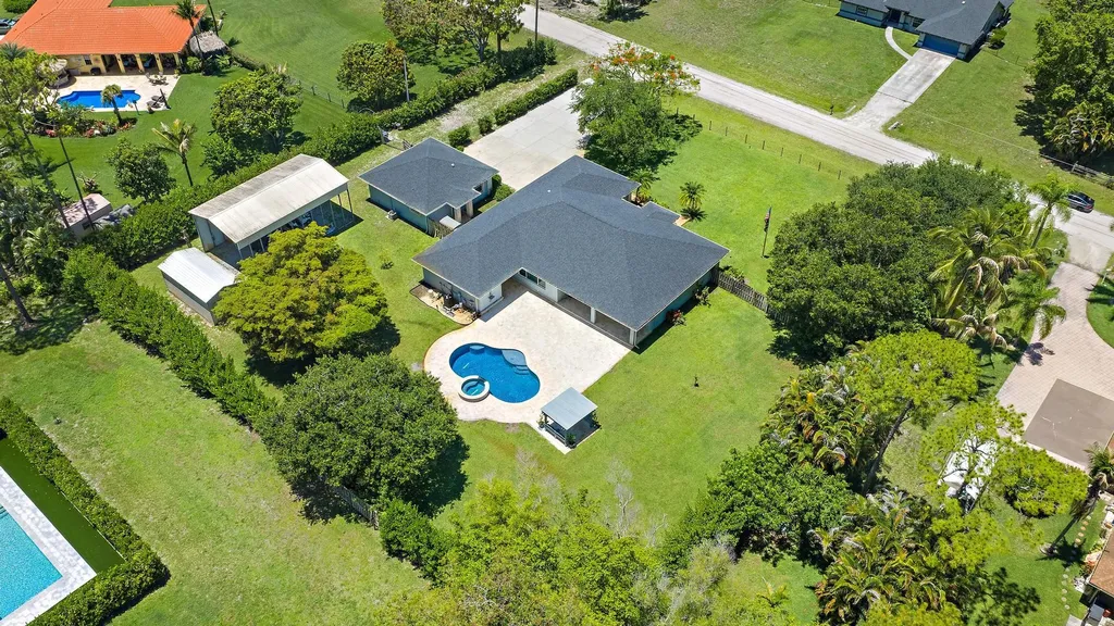13928 N 82nd Lane Lane N The Acreage FL 33412