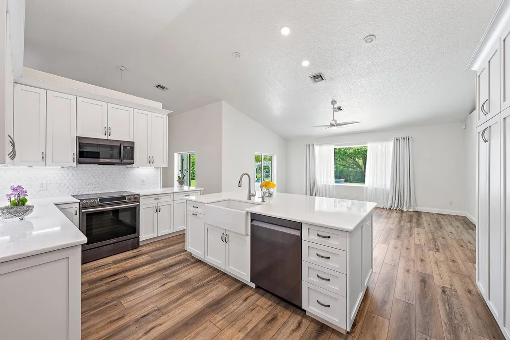 13928 N 82nd Lane Lane N The Acreage FL 33412