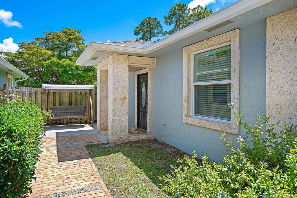 13928 N 82nd Lane Lane N The Acreage FL 33412