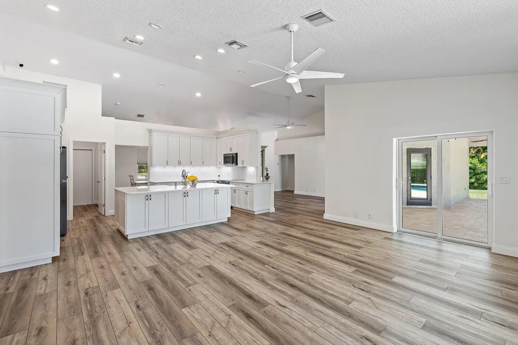 13928 N 82nd Lane Lane N The Acreage FL 33412