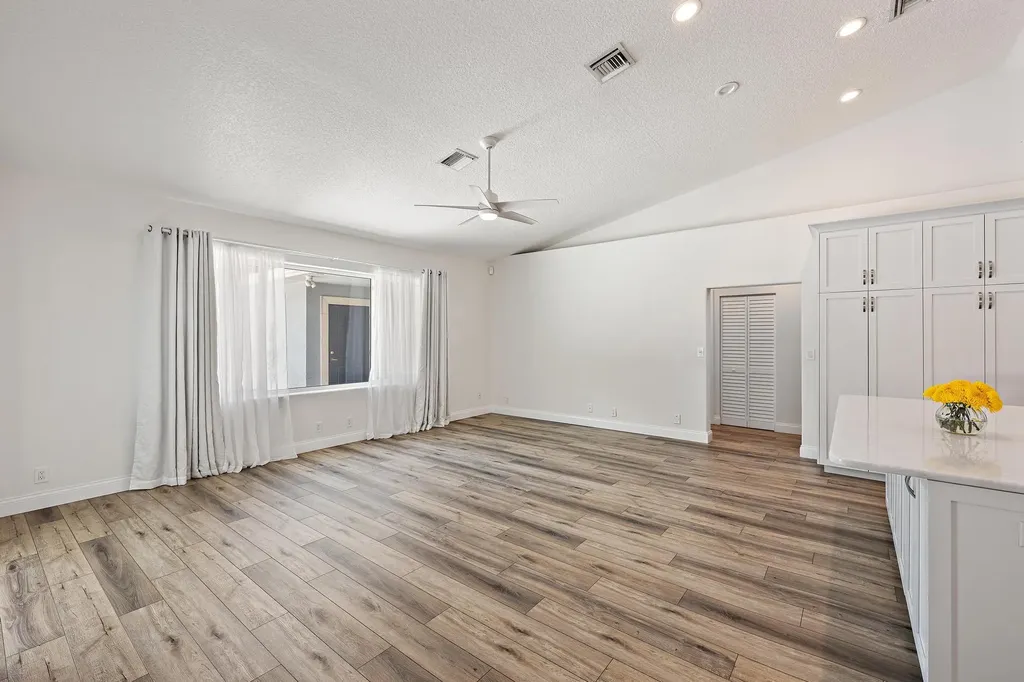 13928 N 82nd Lane Lane N The Acreage FL 33412