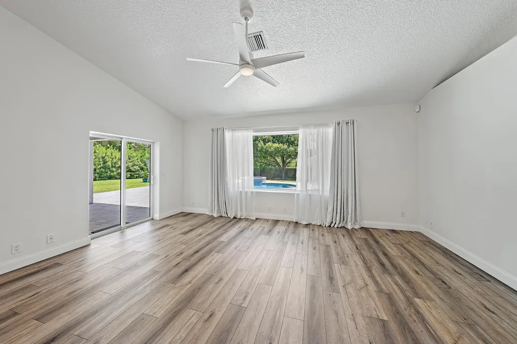 13928 N 82nd Lane Lane N The Acreage FL 33412