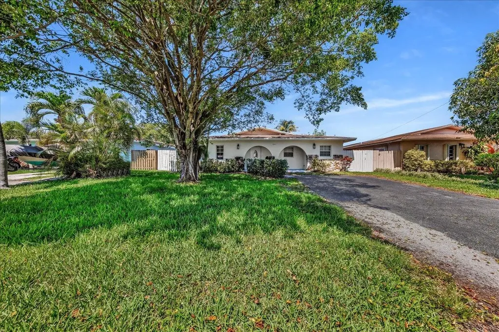 4641 SW 43rd Avenue Dania Beach FL 33314