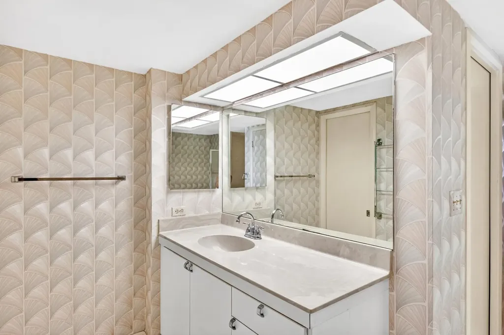 115 Lakeshore Drive North Palm Beach FL 33408
