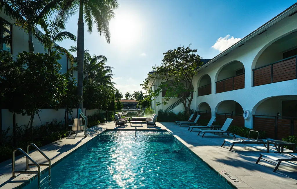 1075 Spanish River Road Boca Raton FL 33432