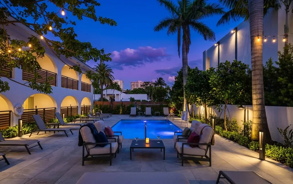 1075 Spanish River Road Boca Raton FL 33432