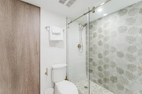 1075 Spanish River Road Boca Raton FL 33432