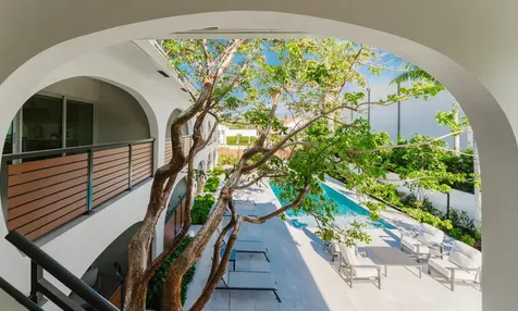 1075 Spanish River Road Boca Raton FL 33432