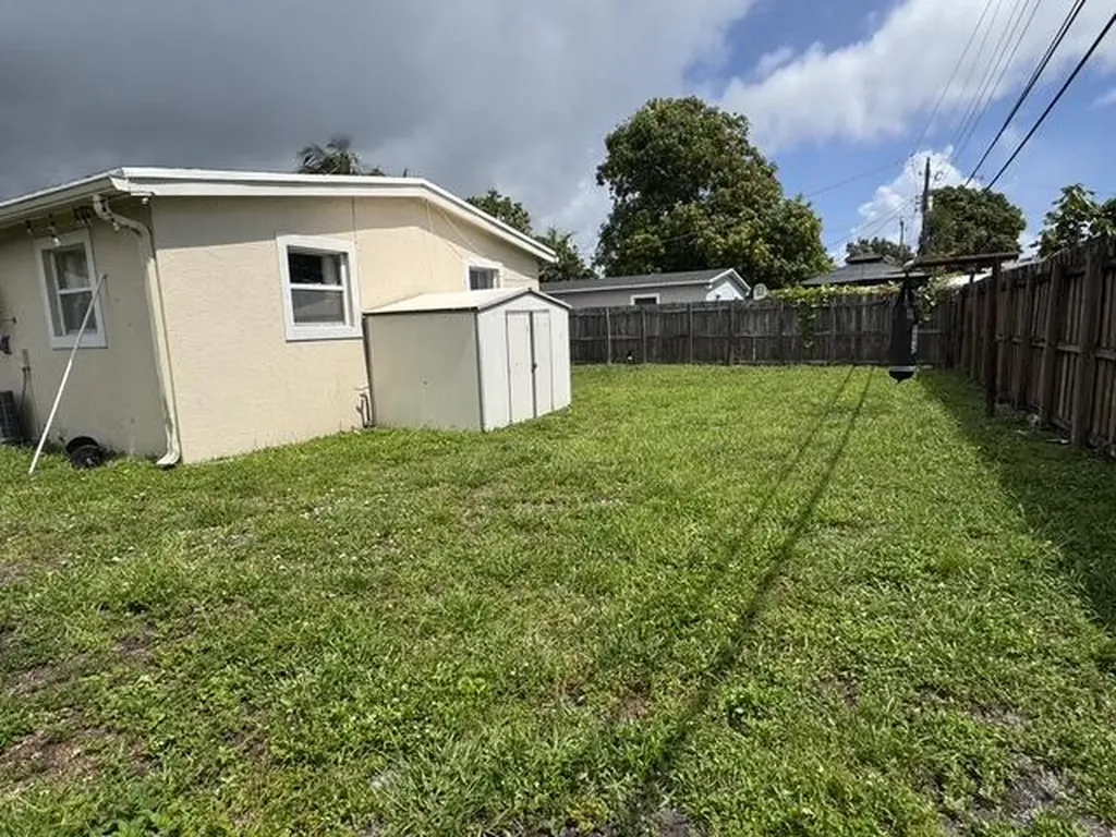 5636 NE 5th Avenue Oakland Park FL 33334