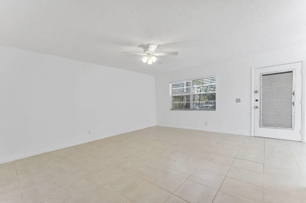877 Flanders S Delray Beach FL 33484