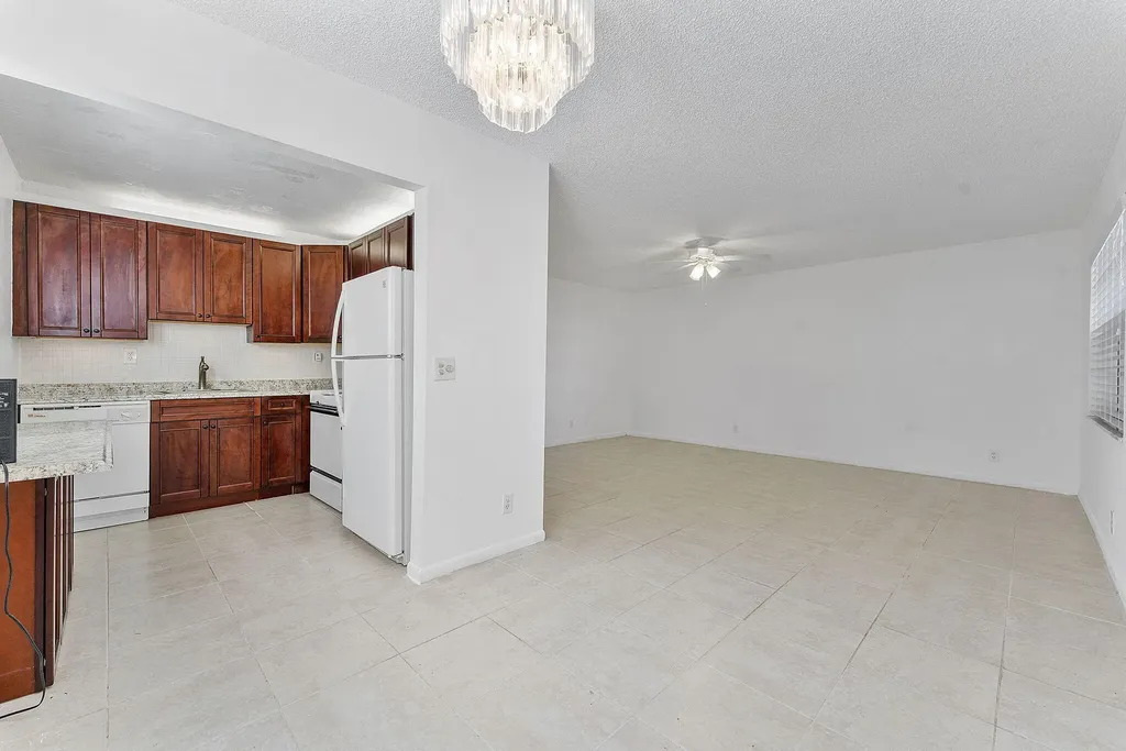 877 Flanders S Delray Beach FL 33484