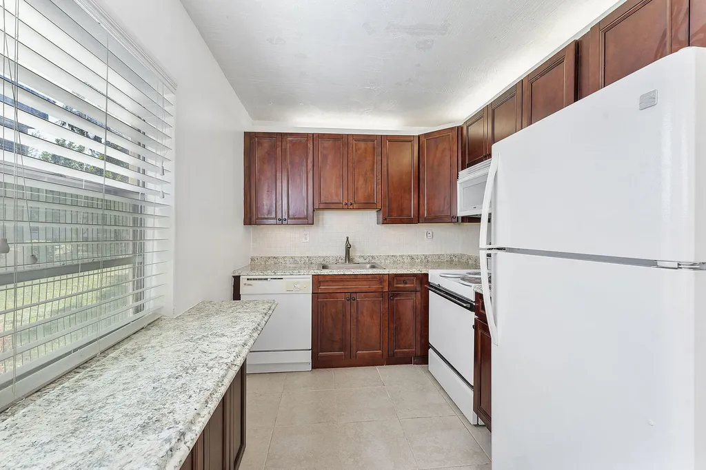 877 Flanders S Delray Beach FL 33484