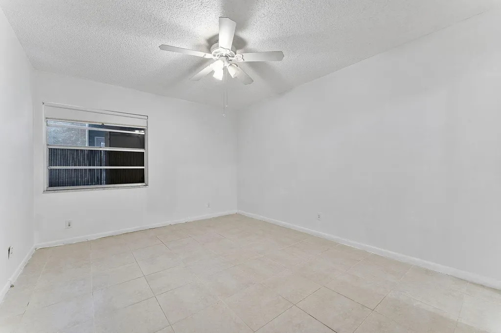 877 Flanders S Delray Beach FL 33484