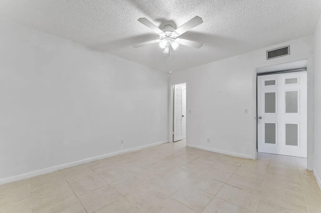 877 Flanders S Delray Beach FL 33484