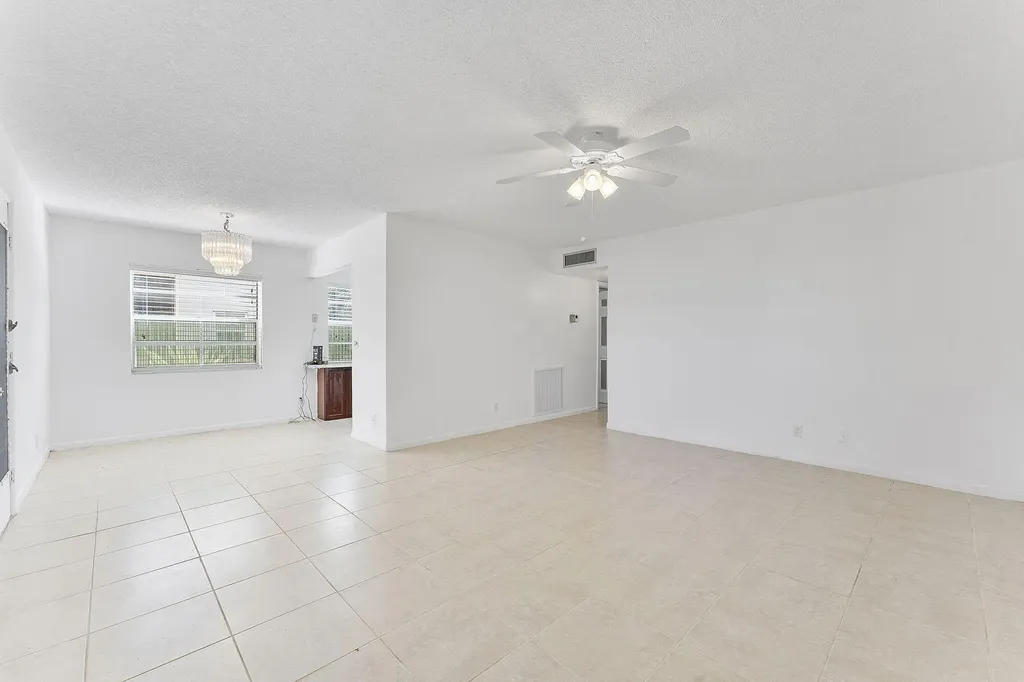 877 Flanders S Delray Beach FL 33484