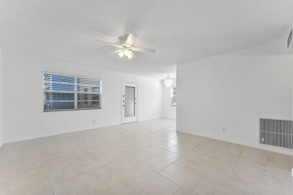 877 Flanders S Delray Beach FL 33484