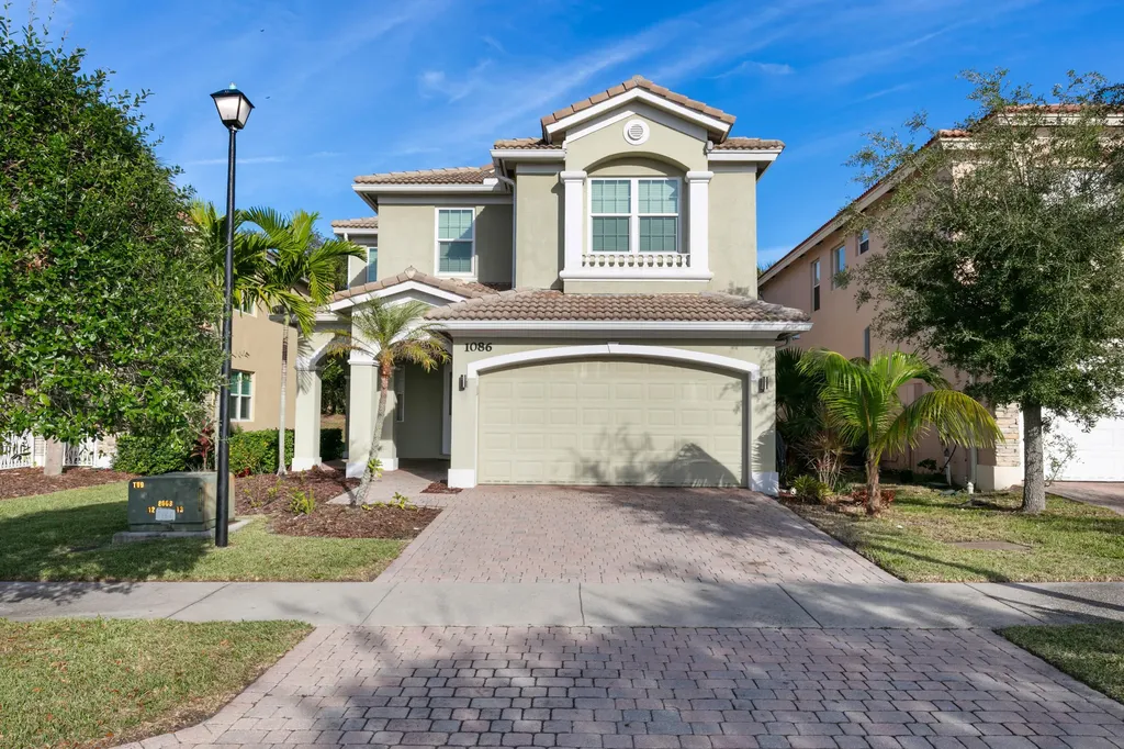 1086 NW Leonardo Circle Port St Lucie FL 34986