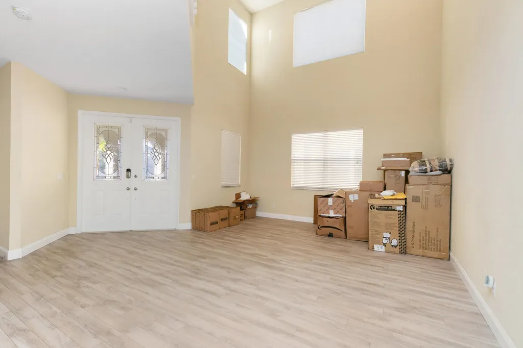 1086 NW Leonardo Circle Port St Lucie FL 34986