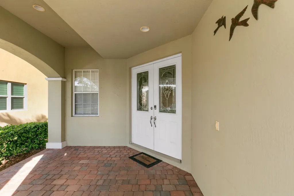 1086 NW Leonardo Circle Port St Lucie FL 34986