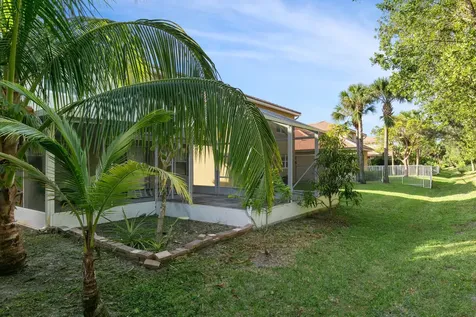1086 NW Leonardo Circle Port St Lucie FL 34986
