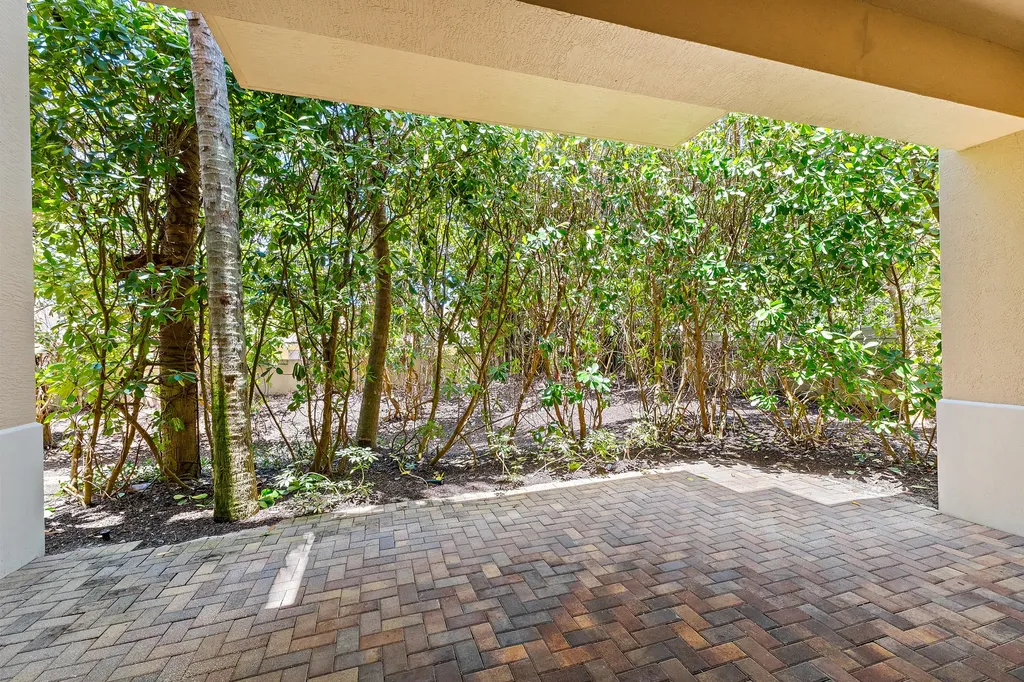 605 Del Sol Circle Tequesta FL 33469
