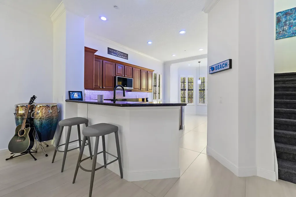 605 Del Sol Circle Tequesta FL 33469